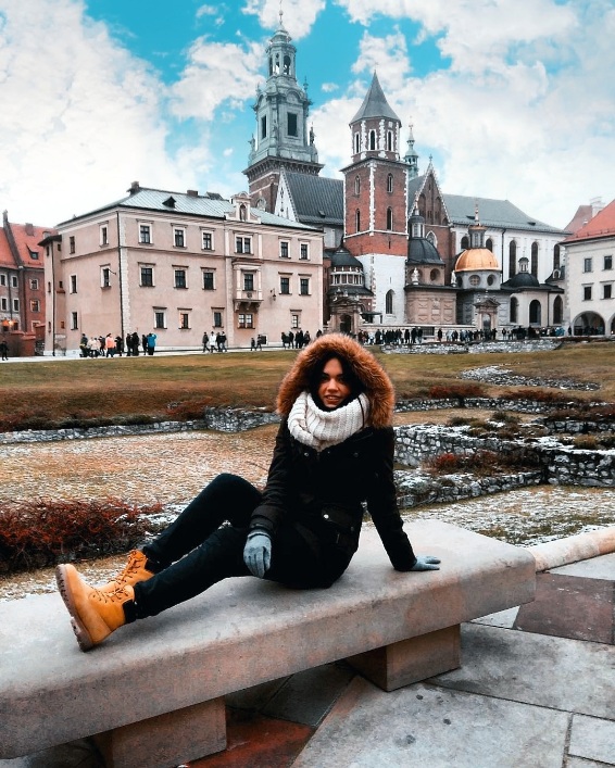 Alice in front of a temple inside the Castle of Wawel in Krakow