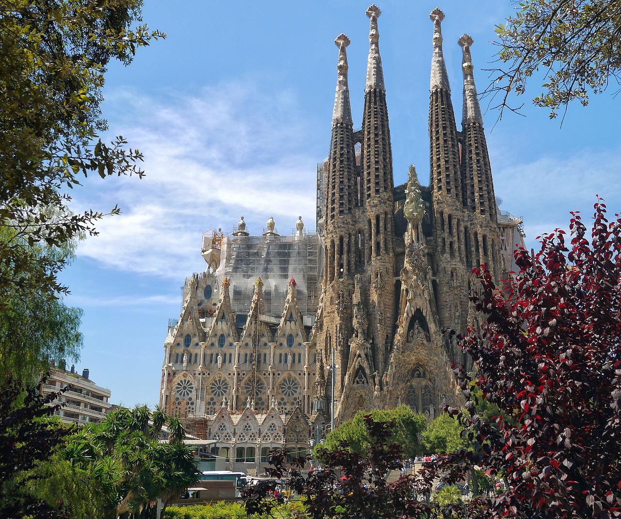 Η διάσημη εκκλησία Sagrada Familia στην Βαρκελώνη